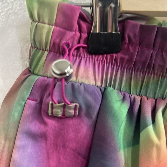 Athleta + Alicia Keys Enlighten Up Flutter Short abstract multicolor size small. - Picture 3 of 11